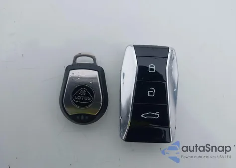 2024 Lotus Emira V6 First Edition z USA, uszkodzony, nr VIN SCCLEKAX3RHB24334